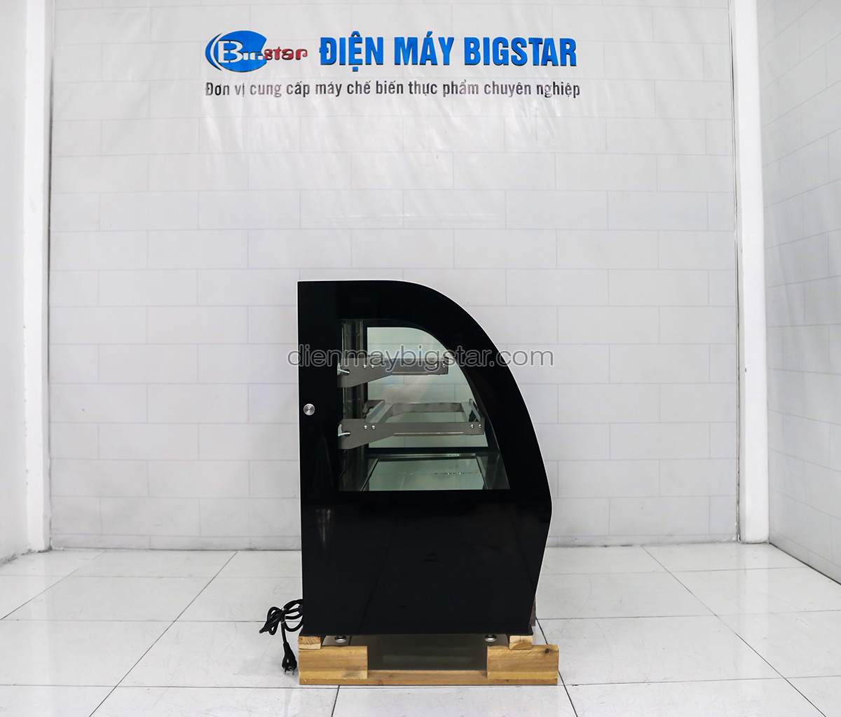 tu banh kem de ban kinh cong PC 900F tu 5