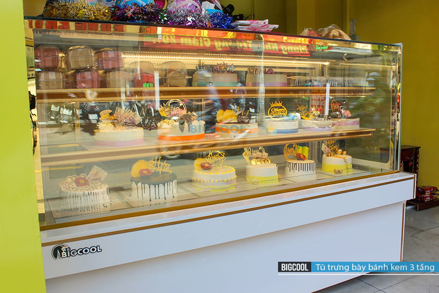Tủ trưng bày bánh kem Đài Loan 3 tầng kính vuông 1m8