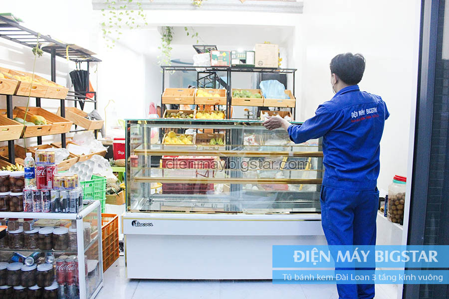 Tủ trưng bày bánh kem Đài Loan 3 tầng kính vuông 1m8