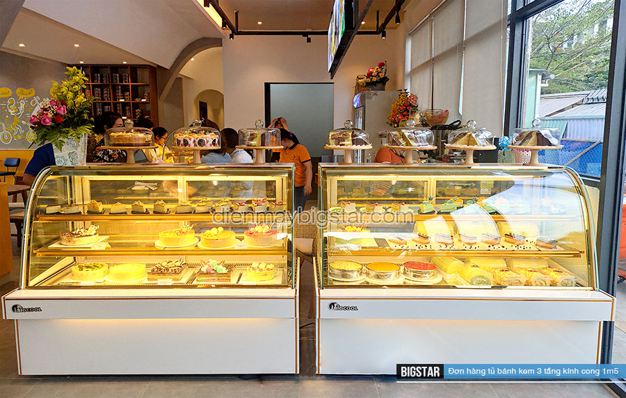 tủ bánh kem kính cong